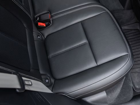 Certified 2025 Porsche Macan image 41