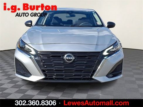 Used 2024 Nissan Altima 2.5 SV image 2