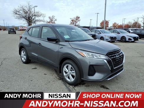 New 2025 Nissan Kicks Play S image 1