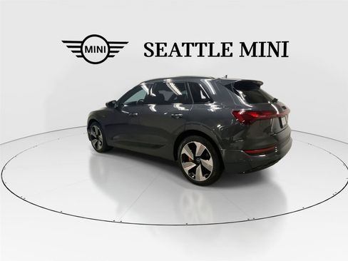 Used 2023 Audi e-tron Premium Plus w/ Premium Plus Package AWD/4WD image 8