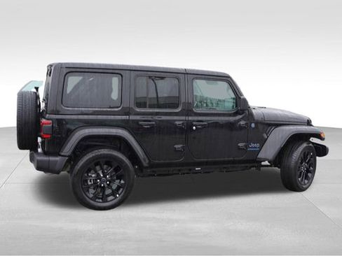 Certified 2025 Jeep Wrangler Unlimited Sahara w/ Safety Group image 4