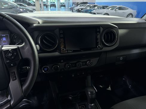 Used 2020 Toyota Tacoma TRD Sport AWD/4WD image 18