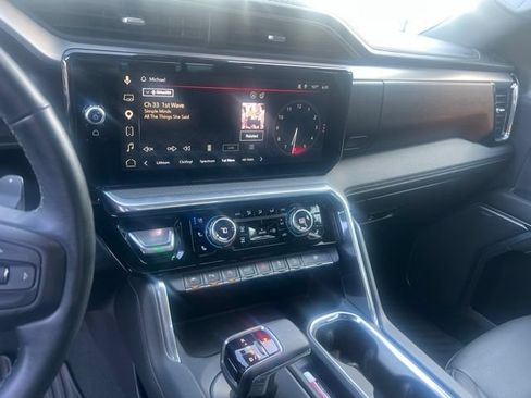 Used 2023 GMC Sierra 1500 Denali w/ Technology Package AWD/4WD image 7