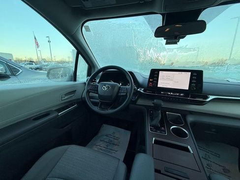 Certified 2023 Toyota Sienna LE image 13