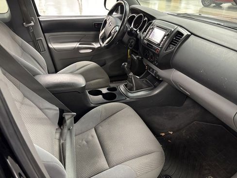 Used 2015 Toyota Tacoma Base image 9