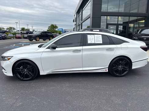 Used 2020 Honda Accord Touring image 2