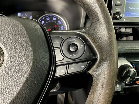 Used 2022 Toyota RAV4 XLE FWD image 12