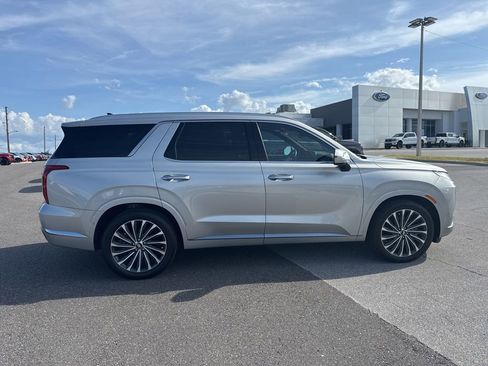Used 2023 Hyundai Palisade Calligraphy FWD image 1