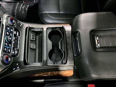 Used 2018 Chevrolet Suburban Premier AWD/4WD image 33