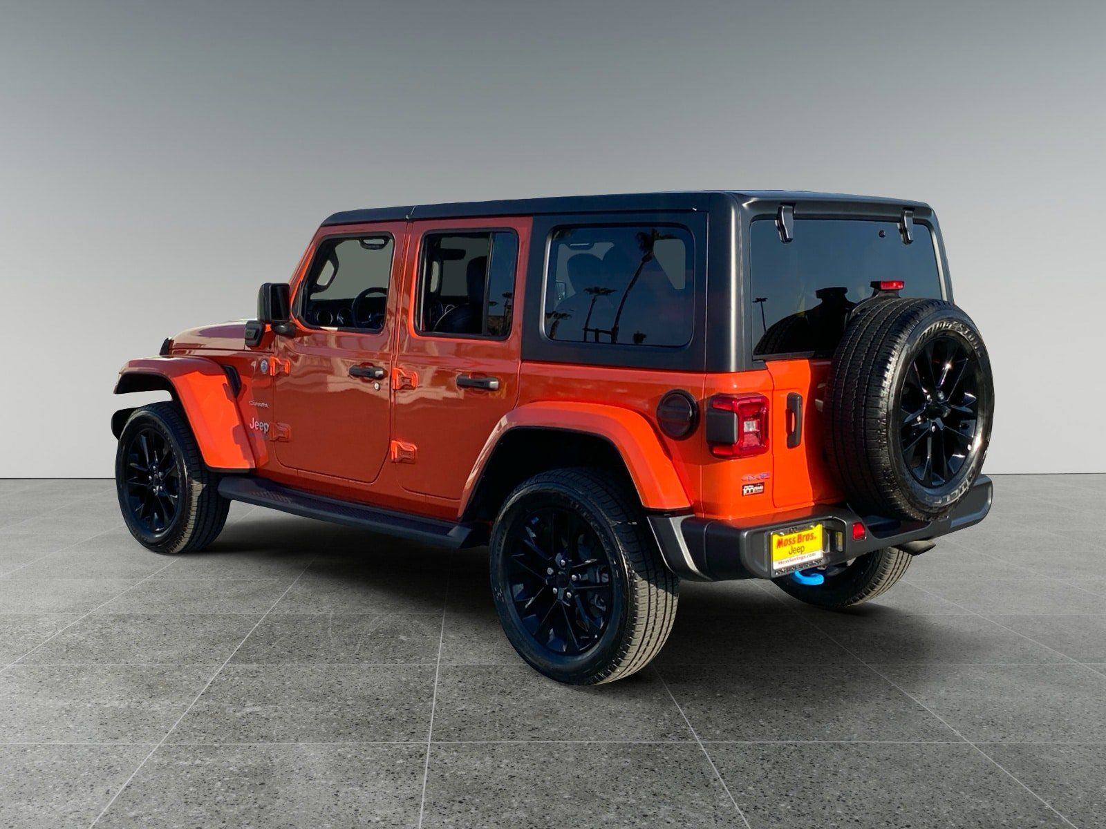 Used 2023 Jeep Wrangler Unlimited Sahara AWD/4WD image 3