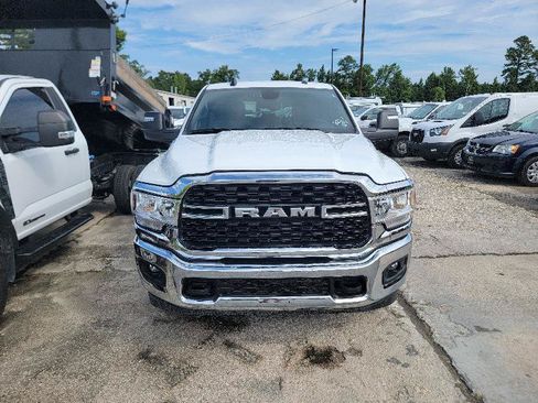 Used 2024 RAM 2500 Big Horn AWD/4WD image 3