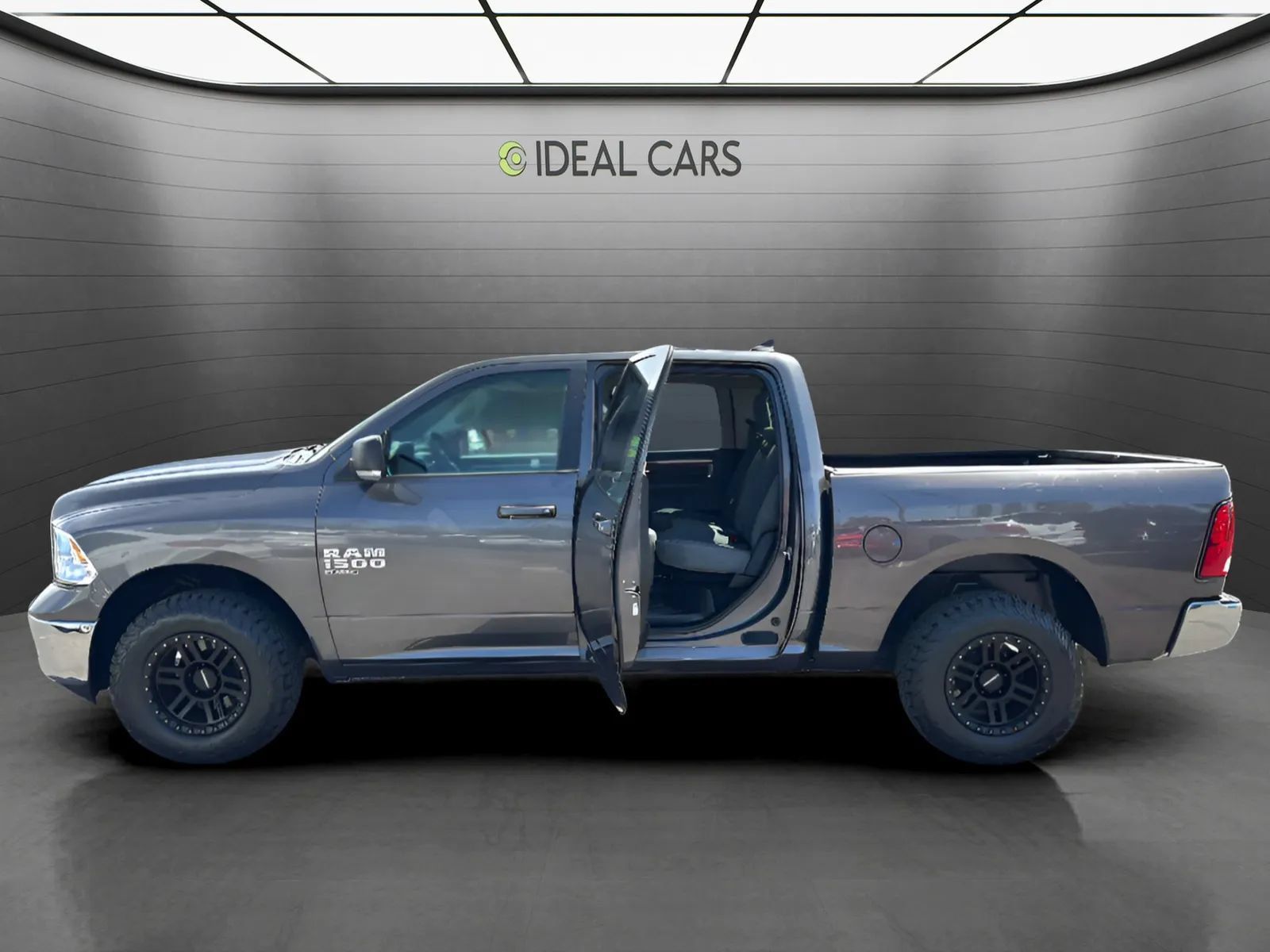 Used 2019 RAM 1500 Classic SLT w/ Luxury Group AWD/4WD image 10