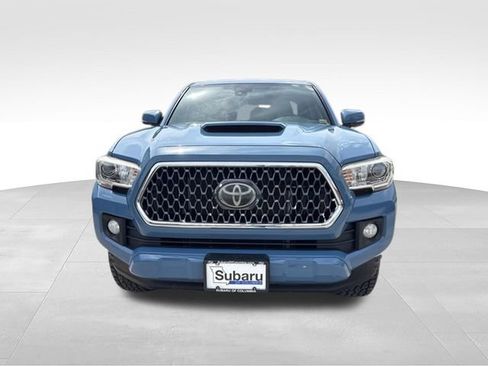 Used 2019 Toyota Tacoma TRD Sport AWD/4WD image 2