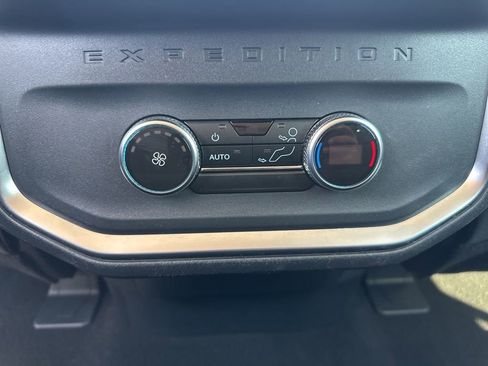 Used 2025 Ford Expedition Active AWD/4WD image 19