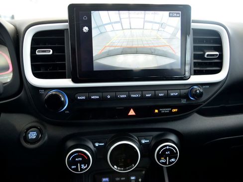 Used 2023 Hyundai Venue Limited image 20