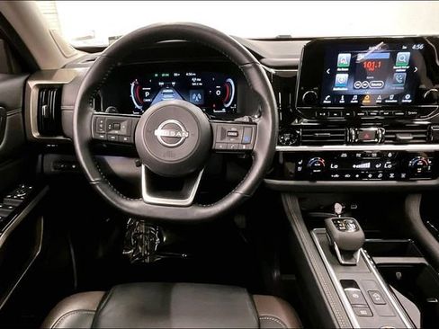 Used 2025 Nissan Pathfinder Platinum AWD/4WD image 6
