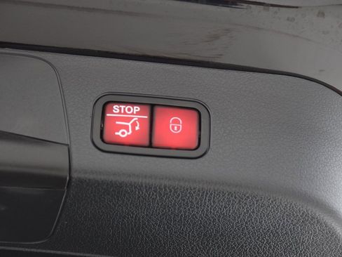 Certified 2025 Mercedes-Benz GLB 250 GLB 250 image 31