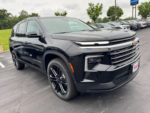 New 2026 Chevrolet Traverse LT FWD image 2