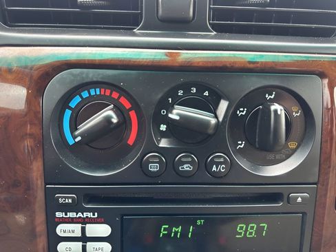 Used 2001 Subaru Outback Limited image 16