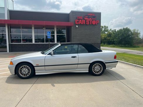 Used 1999 BMW 323i Convertible RWD image 1