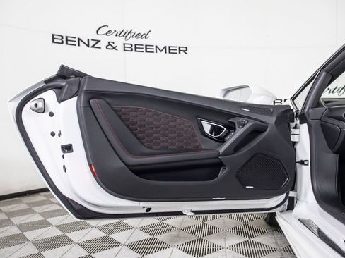 Used 2020 Lamborghini Huracan EVO image 25