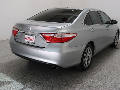 Used 2016 Toyota Camry XLE w/ Moonroof Package FWD image 7