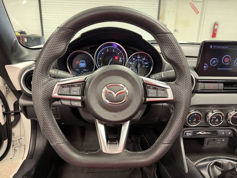 Used 2023 MAZDA MX-5 Miata Grand Touring RWD image 11