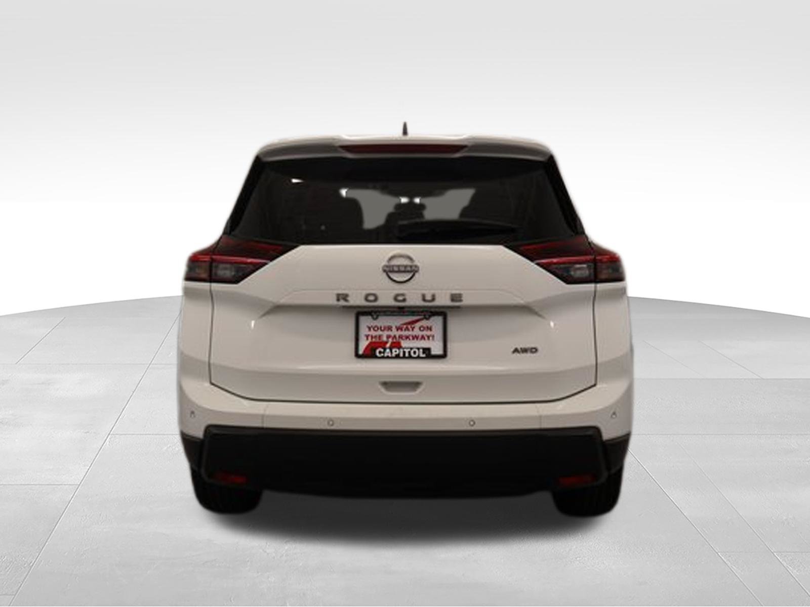 Used 2024 Nissan Rogue S AWD/4WD image 3