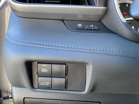 Used 2022 Toyota Highlander XLE image 32