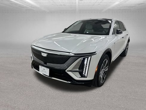 Certified 2024 Cadillac Lyriq Luxury AWD/4WD image 5