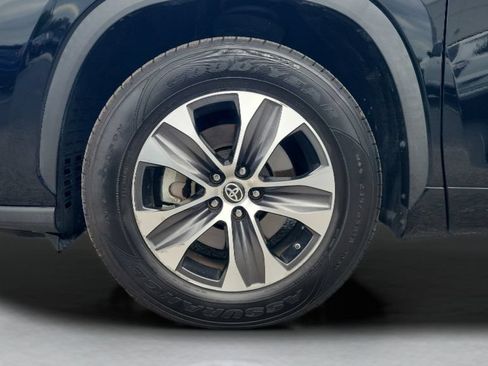 Used 2023 Toyota Highlander XLE FWD image 27