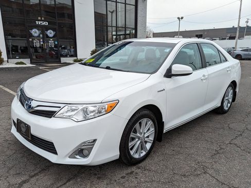Used 2013 Toyota Camry XLE w/ Leather Pkg image 2