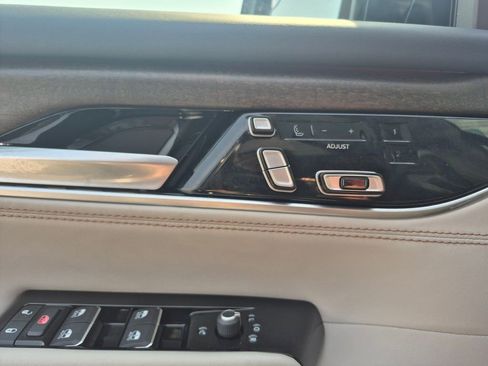 Used 2023 Jeep Grand Wagoneer Series II AWD/4WD image 21