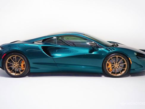Used 2024 McLaren Artura RWD image 4