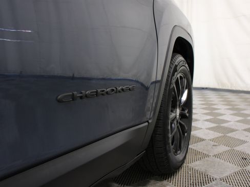 Used 2021 Jeep Cherokee Latitude Lux w/ Sun & Sound Group FWD image 29