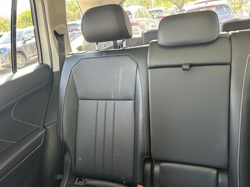 Used 2022 Volkswagen Tiguan SE FWD image 12