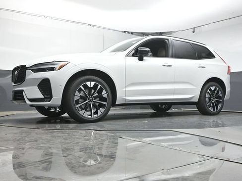 New 2026 Volvo XC60 B5 Plus w/ Protection Package Premier AWD/4WD image 36