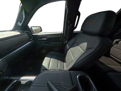 Used 2024 Chevrolet Silverado 1500 High Country w/ Technology Package image 34