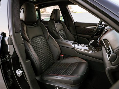 Used 2022 Maserati Levante Trofeo image 25