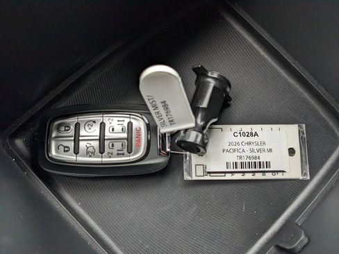 Certified 2026 Chrysler Pacifica Select w/ S Appearance Package image 33