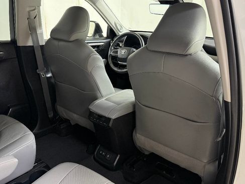 Used 2021 Toyota Highlander Limited image 26