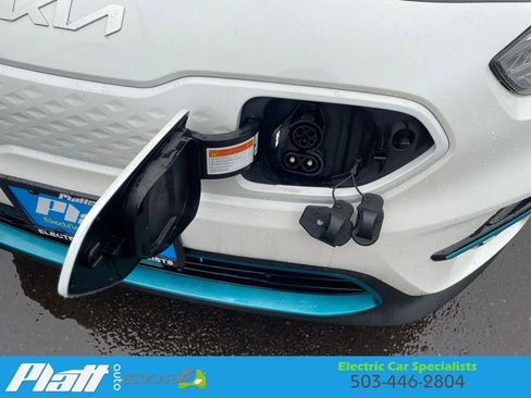 Used 2022 Kia Niro EX image 57