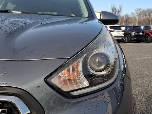 Used 2018 Kia Niro LX image 9