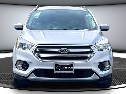 Used 2018 Ford Escape SE w/ SE Sync 3 Package AWD/4WD image 2