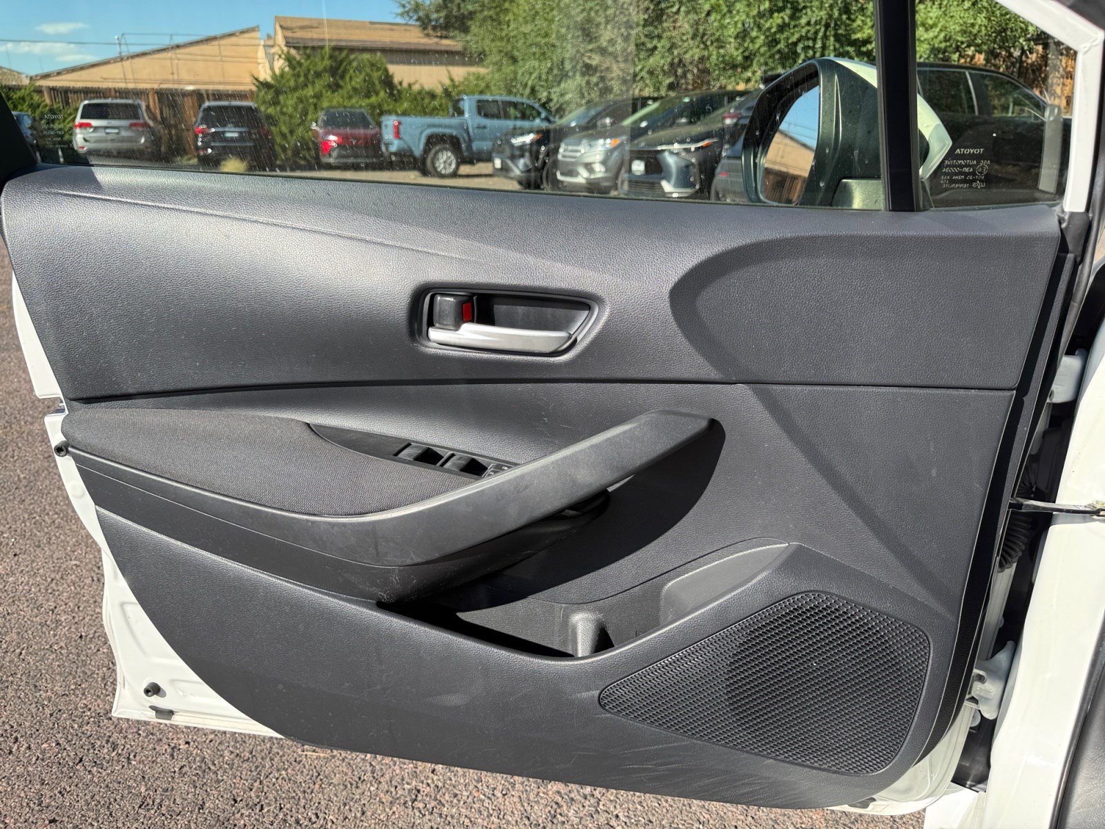 Used 2020 Toyota Corolla LE FWD image 13