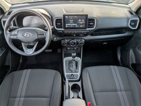 Used 2025 Hyundai Venue SEL image 31