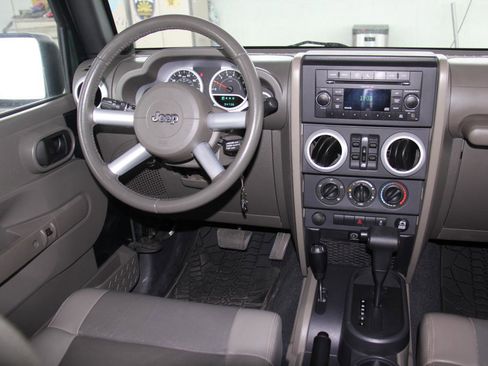 Used 2010 Jeep Wrangler Unlimited Sahara w/ Mopar Chrome Edition Group AWD/4WD image 9