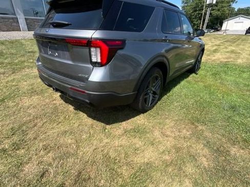 Used 2025 Ford Explorer ST-Line w/ ST-Line Street Pack AWD/4WD image 3