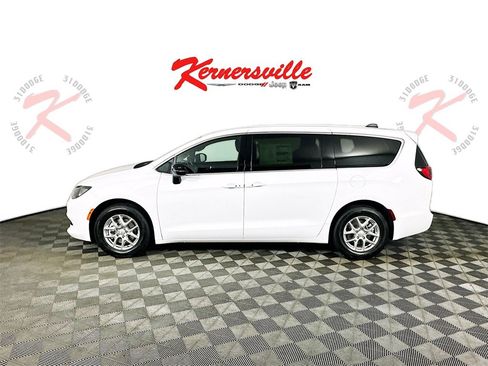 New 2026 Chrysler Voyager LX image 4