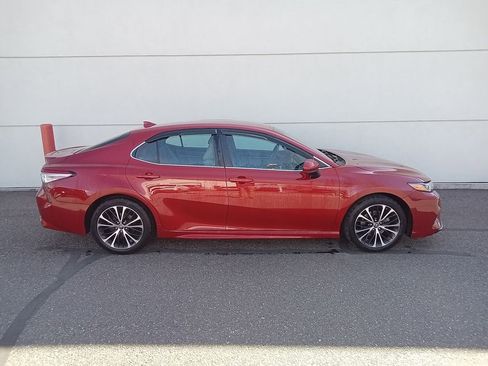 Certified 2019 Toyota Camry SE image 2